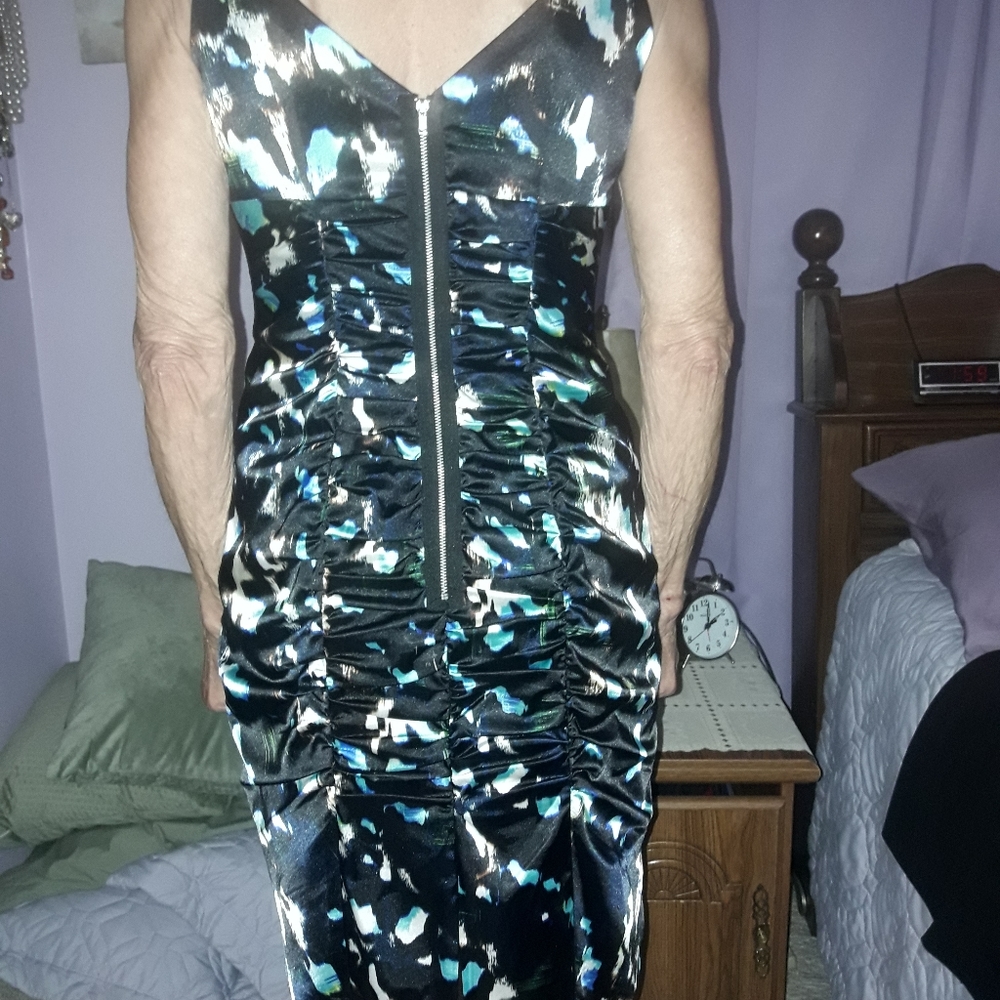Dress - Picture 2 of 4